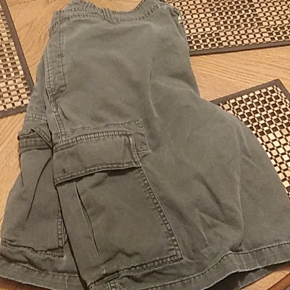 Old Navy mens cargo shorts, size 38, blue.